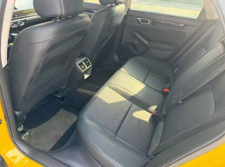 本田型格 内饰前排