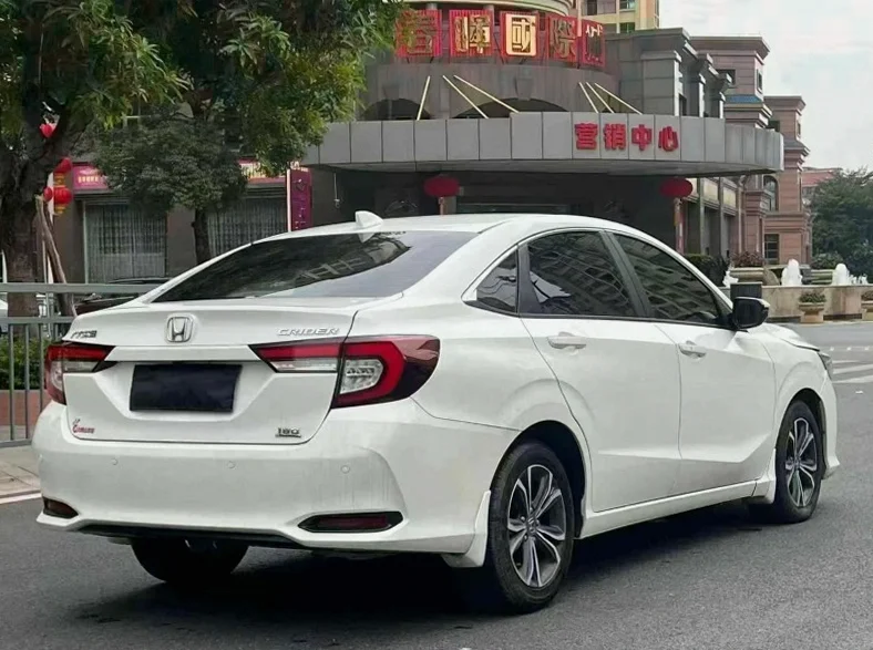 本田英诗派 内饰前排