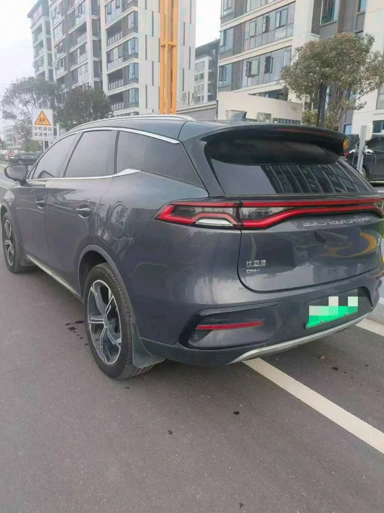 比亚迪唐 内饰后排