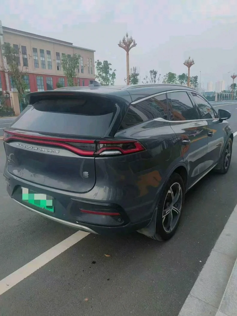 比亚迪唐 驾驶室