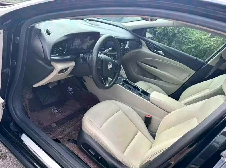 别克君威 后面外观一