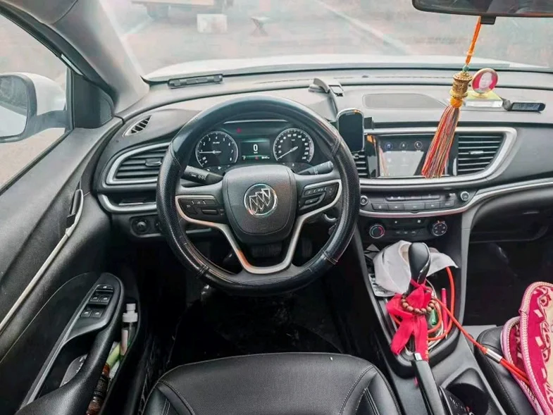 别克英朗 后面外观一