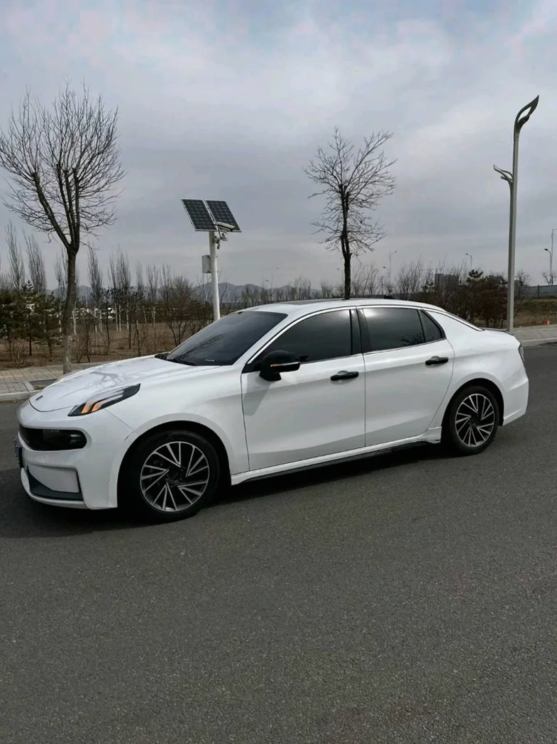 领克03 正面外观三