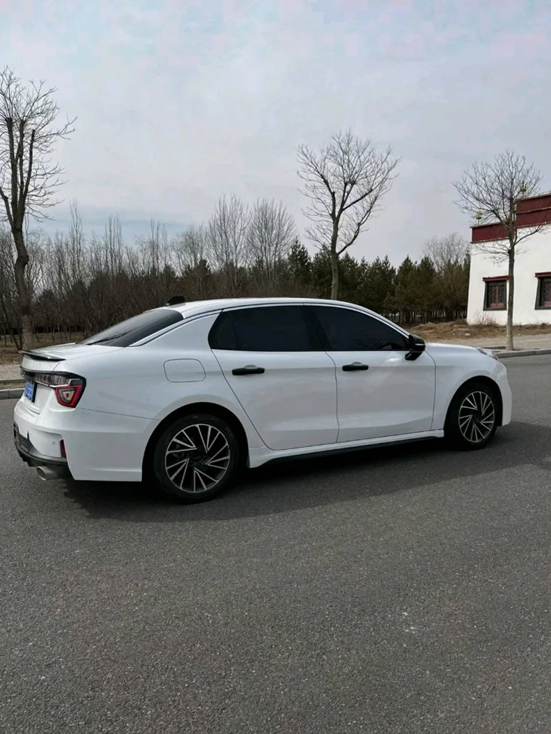 领克03 后面外观一