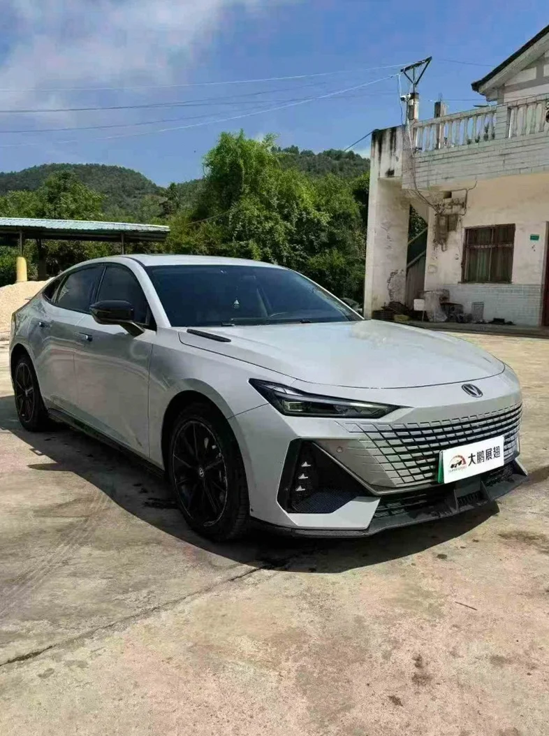 长安汽车UNI 正面外观二