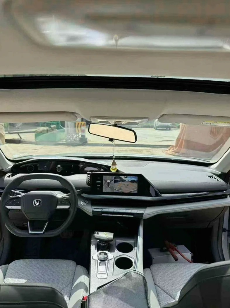 长安汽车UNI 后面外观一