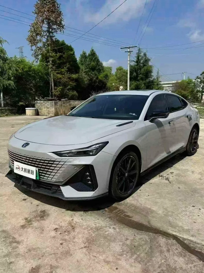 长安汽车UNI 正面外观三