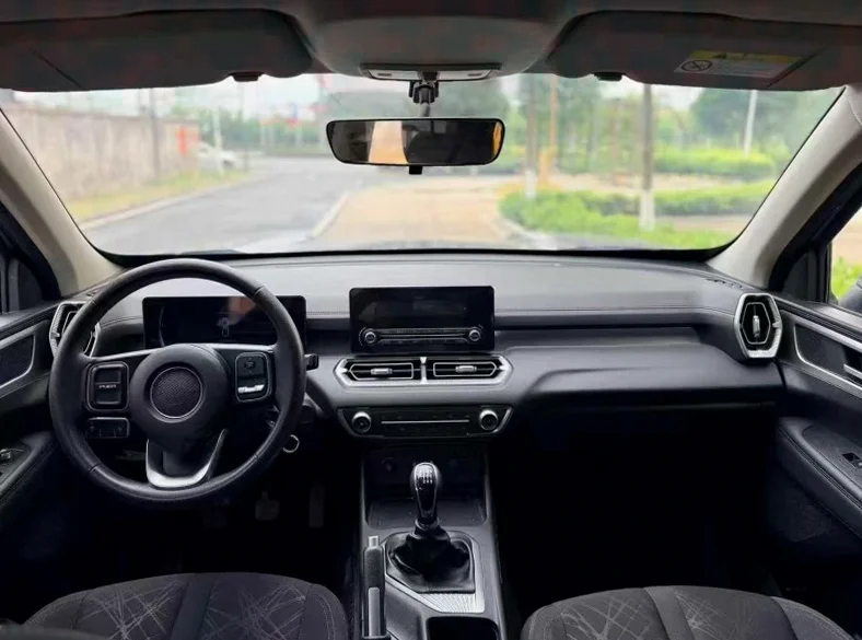 长城汽车炮 正面外观三