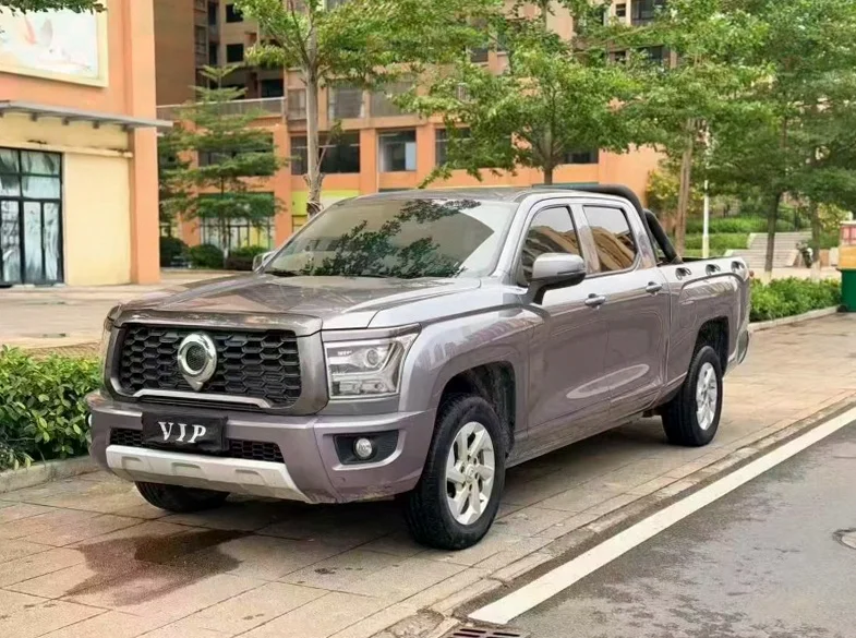 长城汽车炮 正面外观二