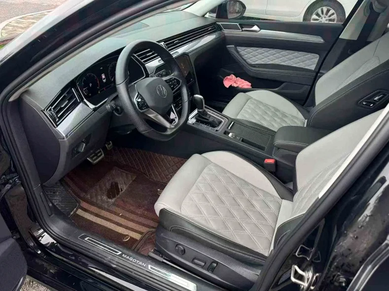 大众迈腾 后面外观二