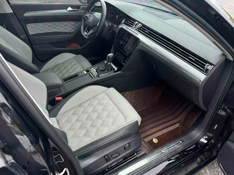 大众迈腾 后面外观三