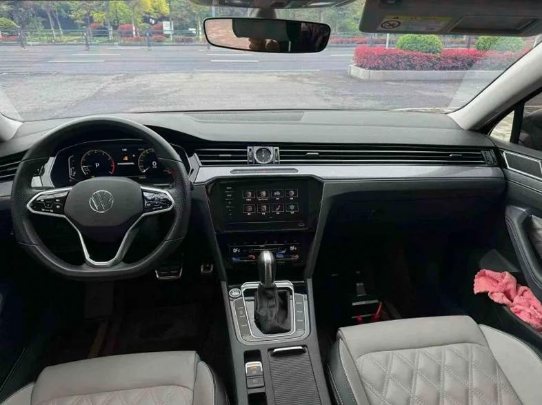 大众迈腾 正面外观三