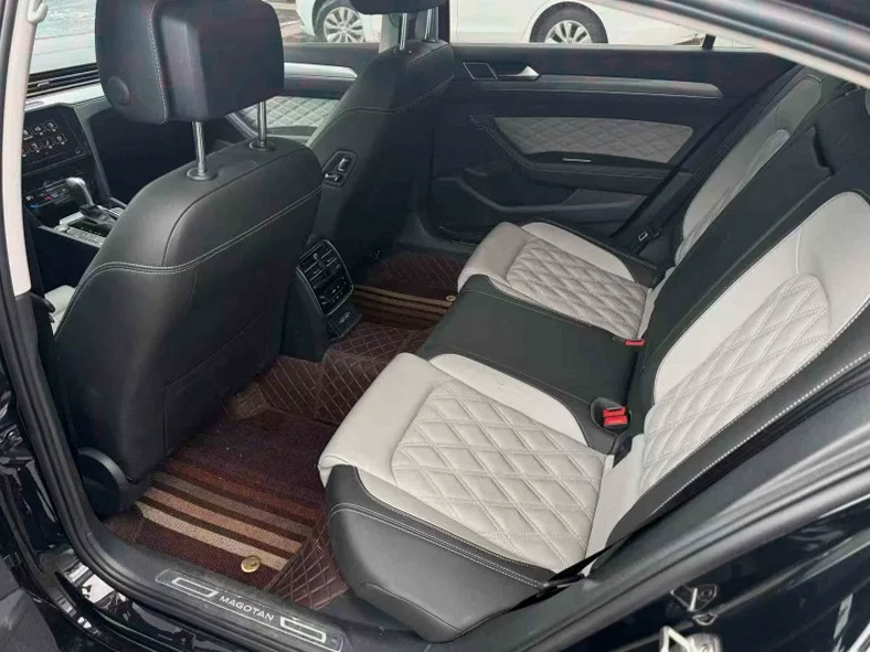 大众迈腾 后面外观一