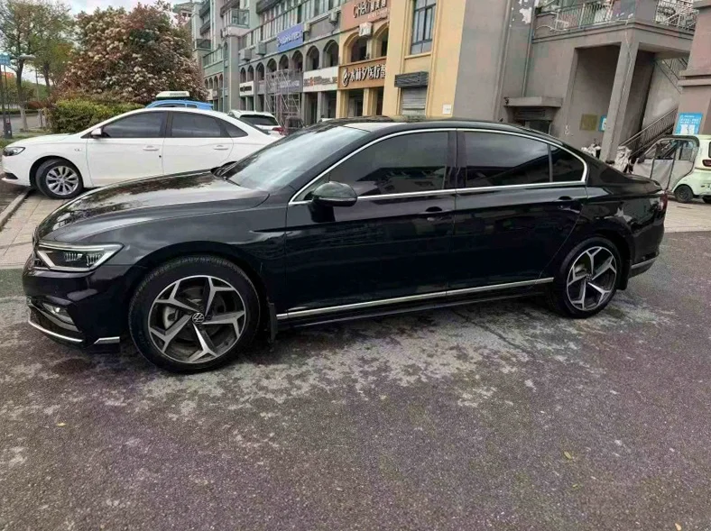 大众迈腾 正面外观二