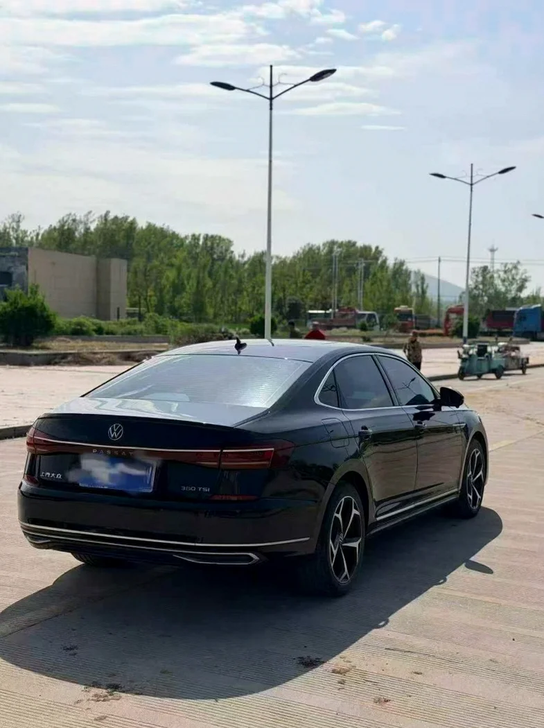 大众帕萨特 内饰后排