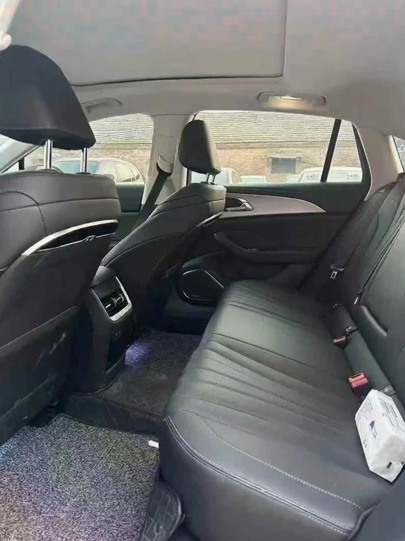 红旗H5 内饰前排