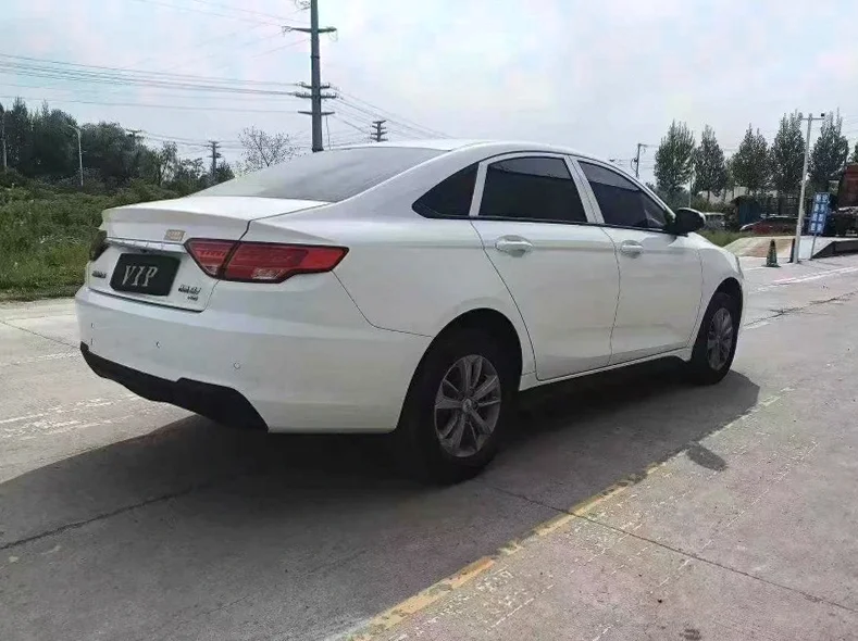 吉利帝豪 内饰前排