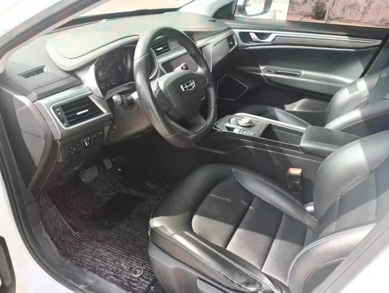 吉利帝豪 后面外观三