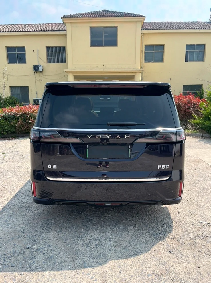 岚图汽车梦想家 后面外观二