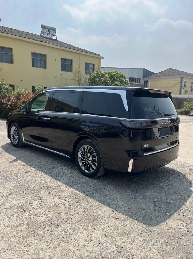 岚图汽车梦想家 后面外观三