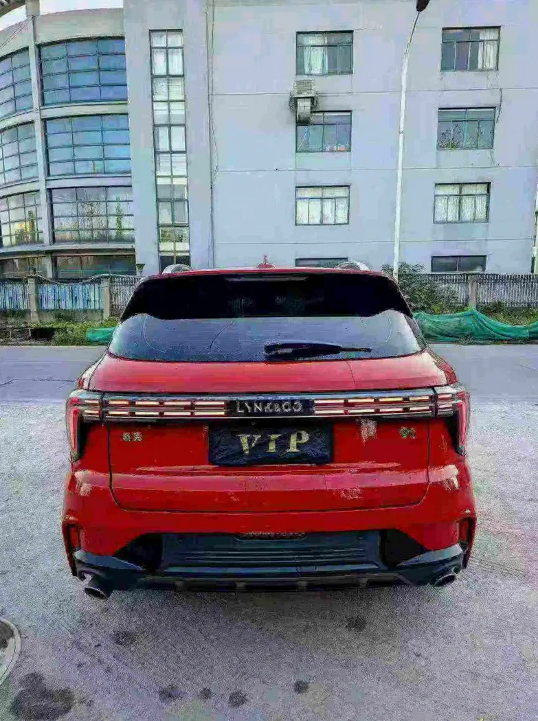 领克01 后面外观三