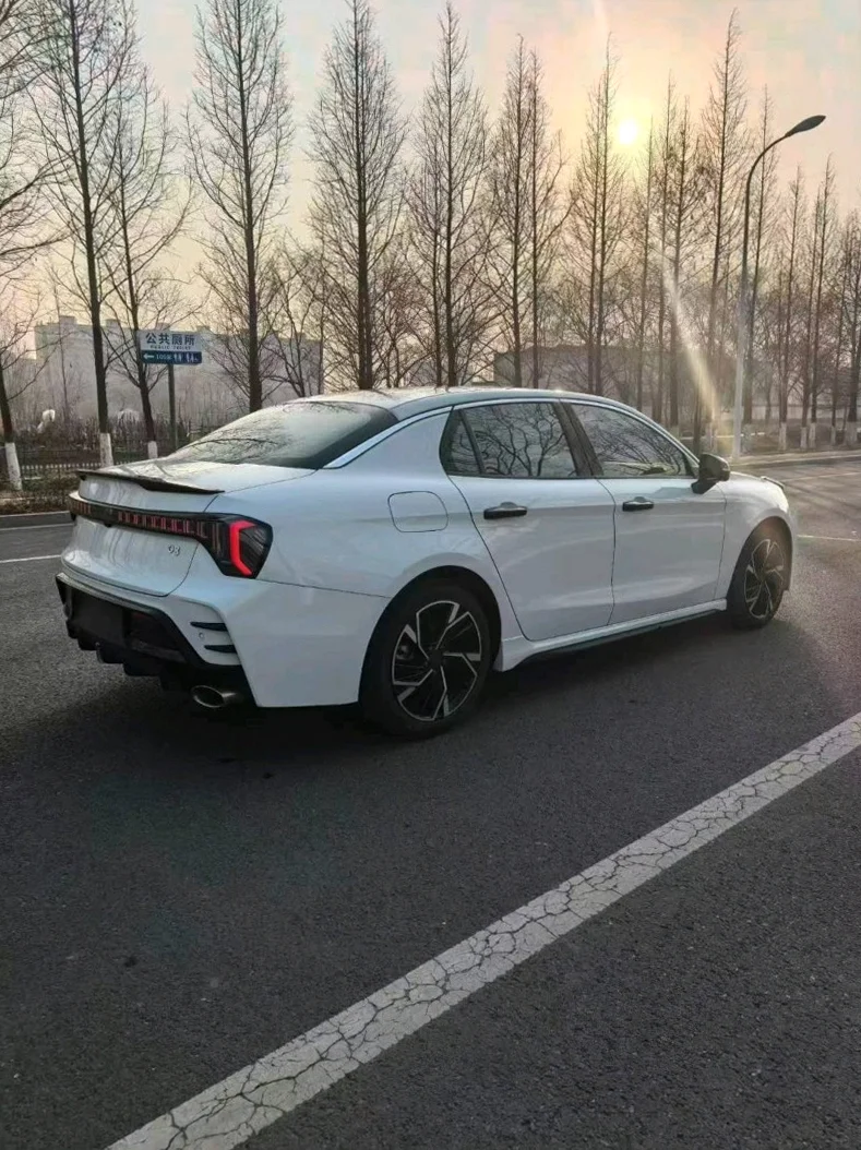 领克03 后面外观三