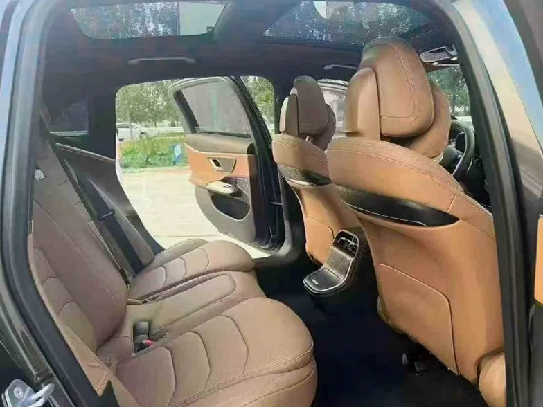 奔驰E 后面外观三