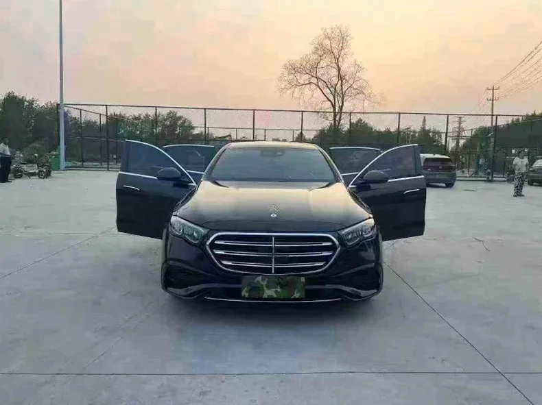 奔驰E 内饰前排