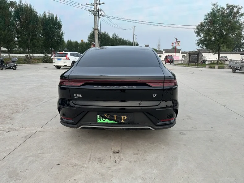 比亚迪汉 驾驶室