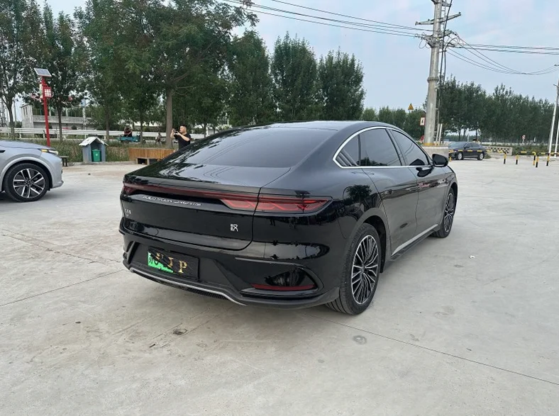 比亚迪汉 内饰后排