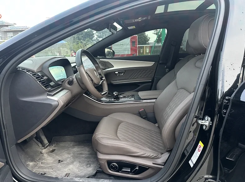 比亚迪汉 正面外观三