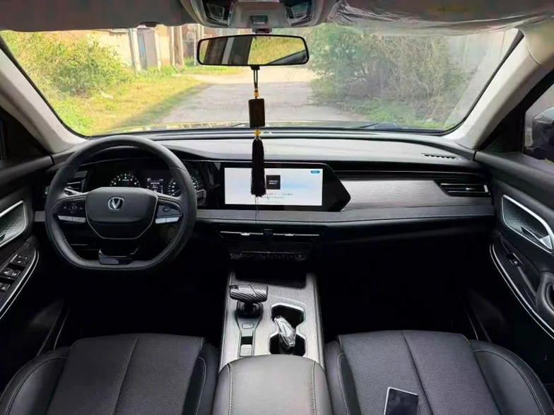 长安汽车欧尚 后面外观一