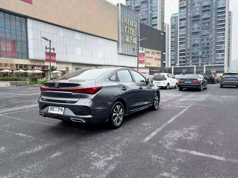 长安汽车逸动 内饰后排