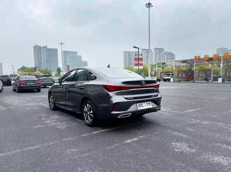 长安汽车逸动 后面外观二