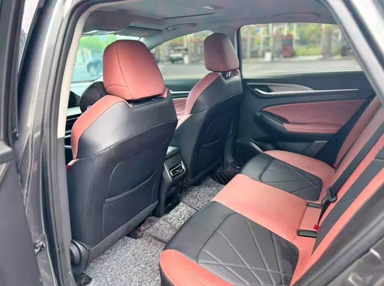 长安汽车逸动 正面外观三