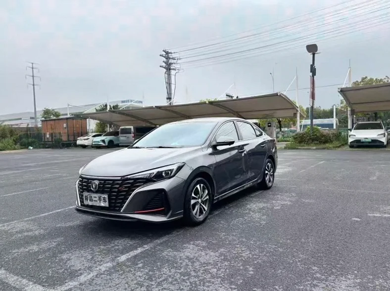 长安汽车逸动 正面外观二