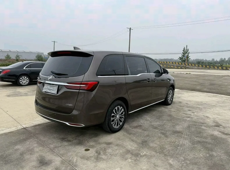 别克GL8 内饰前排