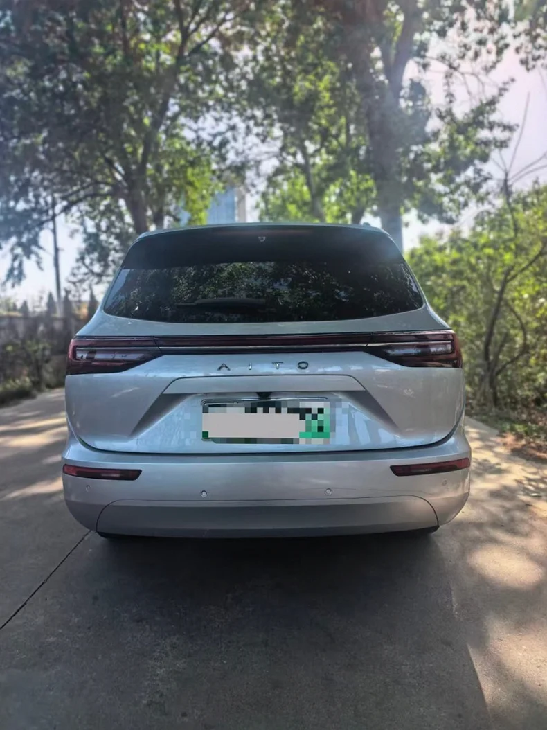 华为智选问界 内饰前排