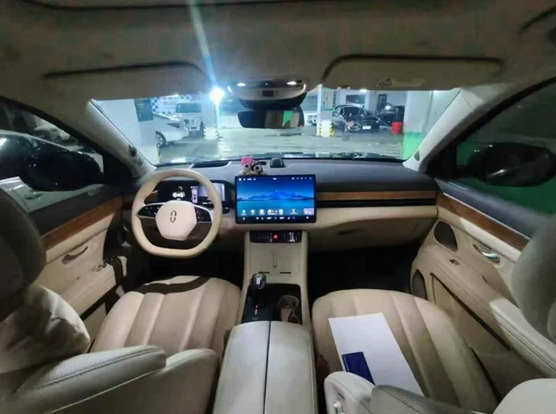 华为智选问界 后面外观三