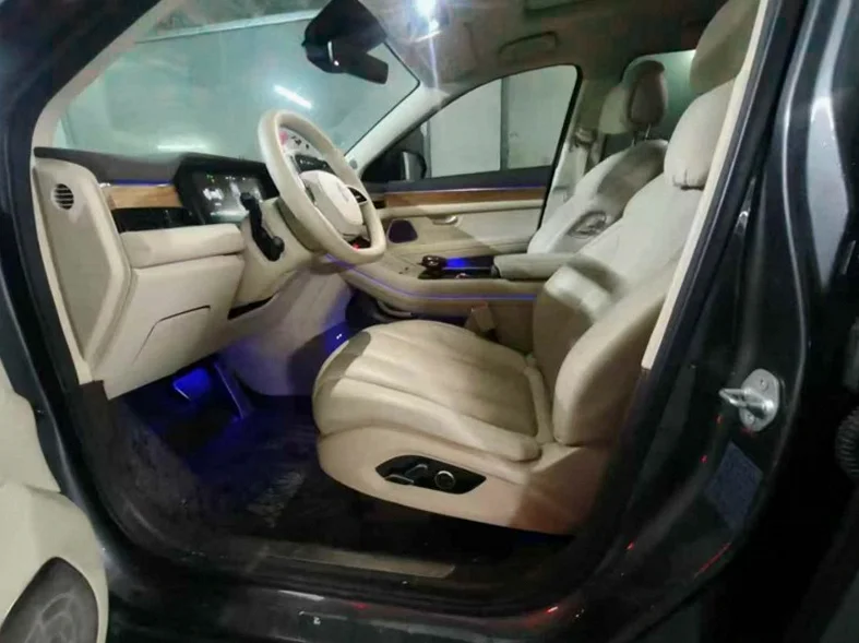 华为智选问界 后面外观一