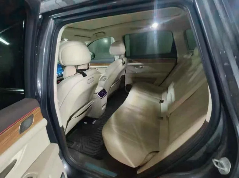 华为智选问界 后面外观二