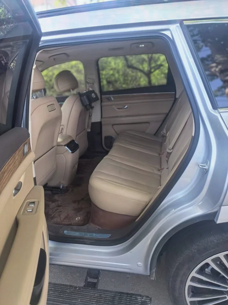 华为智选问界 后面外观二