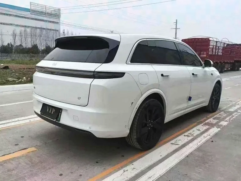 理想L7 内饰前排