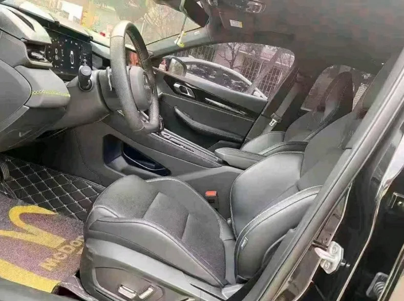 领克03 内饰前排