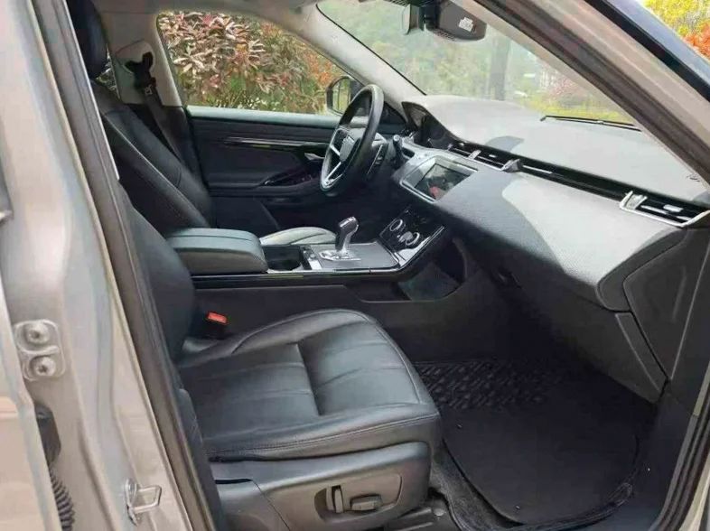 路虎极光 后面外观一