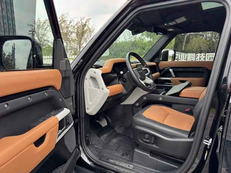 路虎卫士 后面外观三