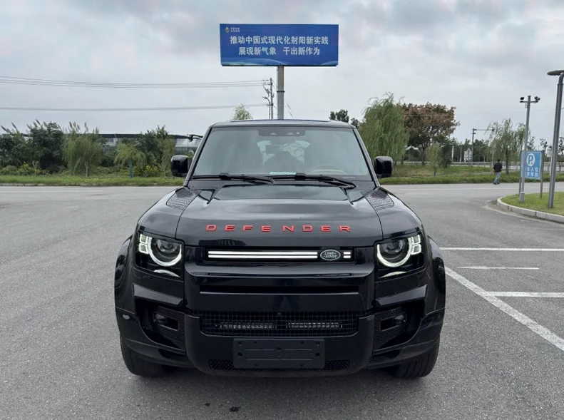 24年路虎卫士110 3.0T暗黑特别版