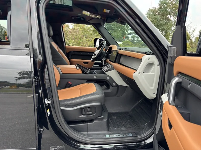 路虎卫士 驾驶室