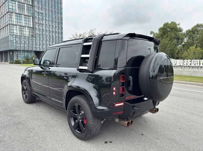 路虎卫士 后面外观一