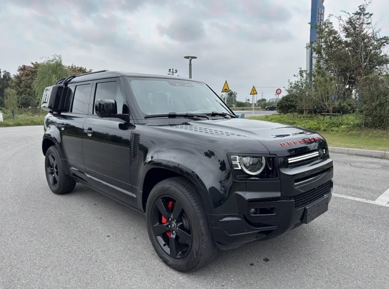 路虎卫士 正面外观二